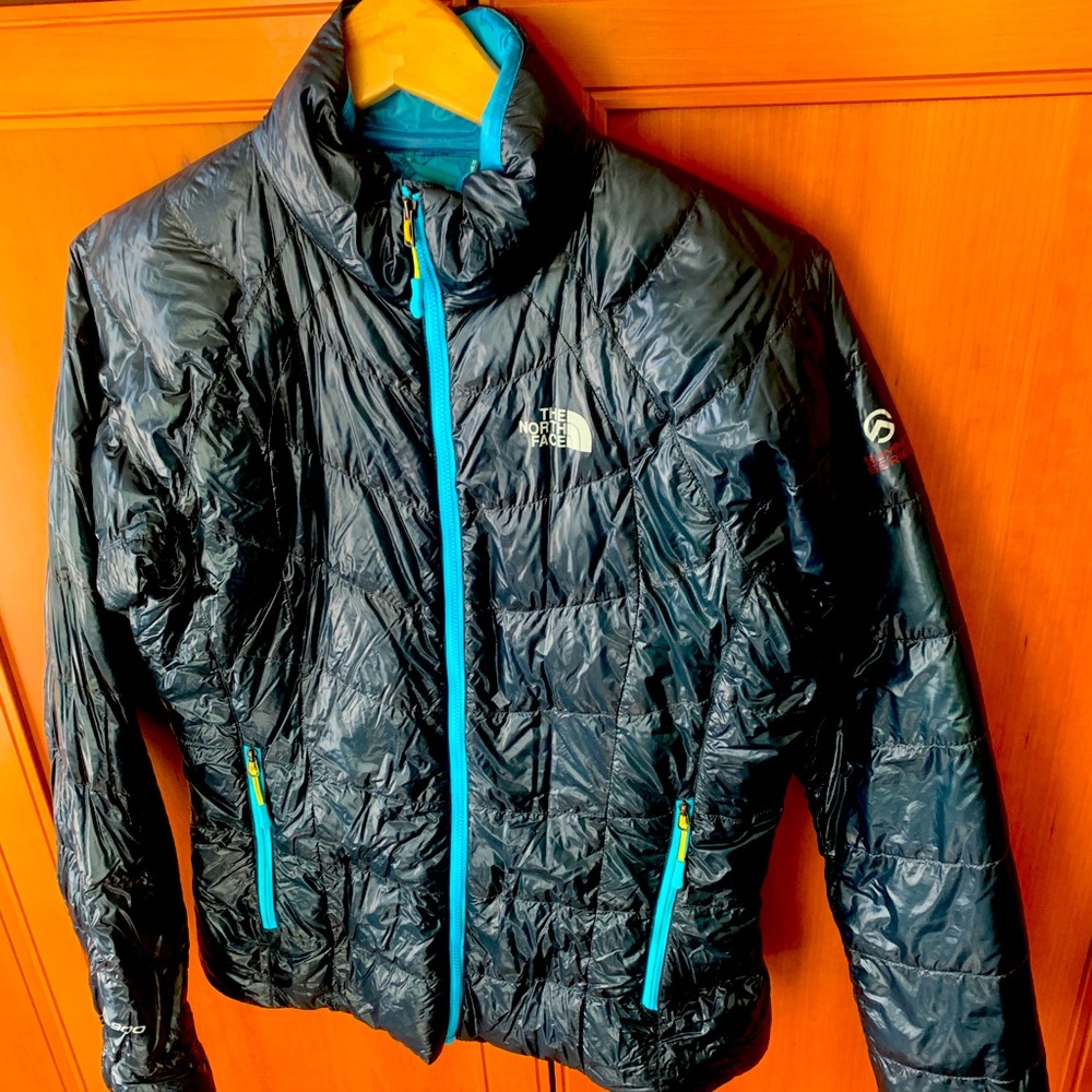 The North Face DOWN Blue Puffer Jacket Size Small. Summit series